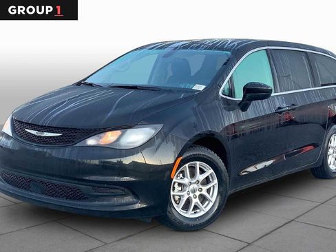 Used 2022 Chrysler Voyager LX FWD image 1