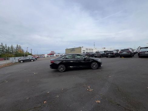 Used 2025 Volkswagen Jetta SE image 16