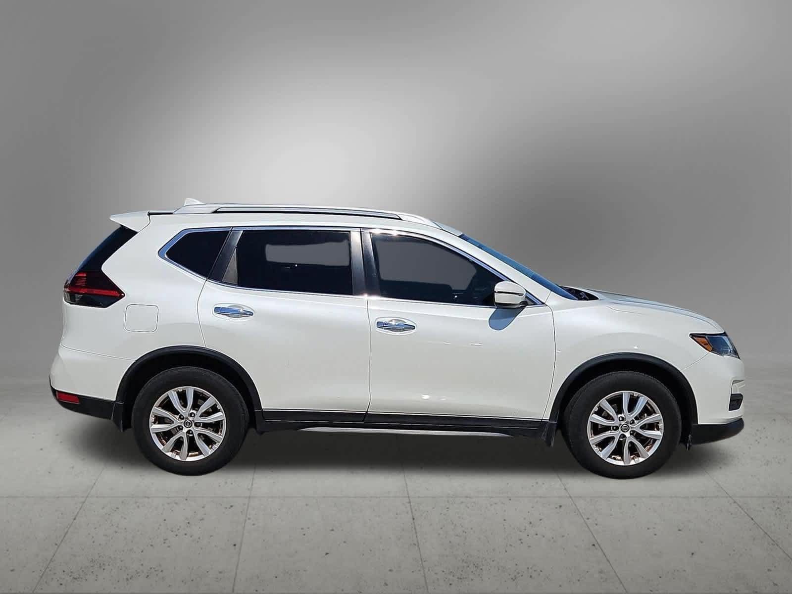 Used 2018 Nissan Rogue SV FWD image 7