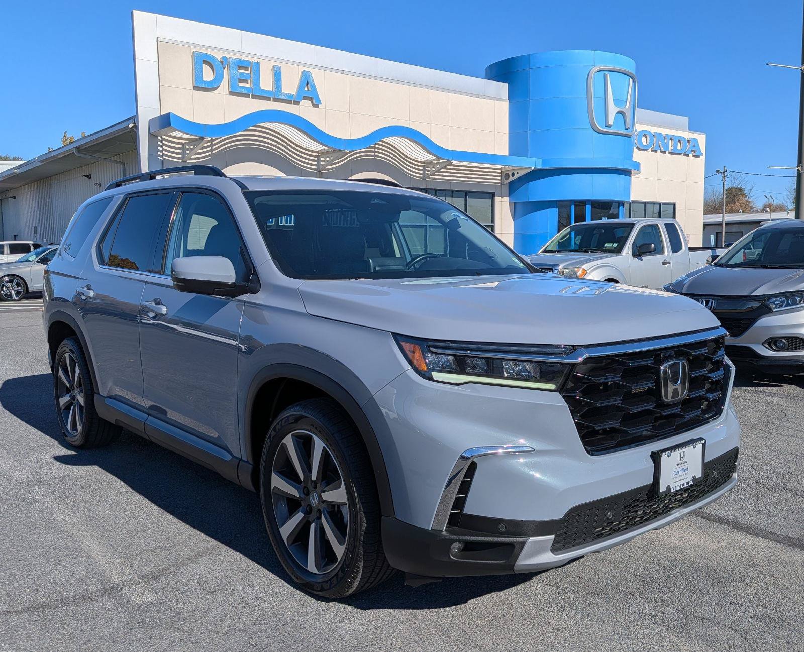 Certified 2025 Honda Pilot Touring image 3
