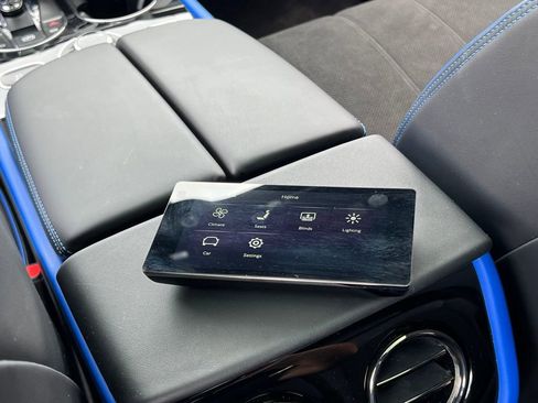 Used 2025 Bentley Bentayga image 20
