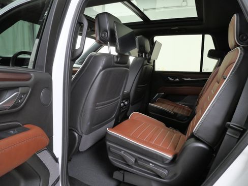 Used 2024 GMC Yukon Denali Ultimate AWD/4WD image 16
