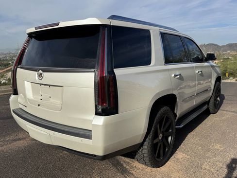 Used 2015 Cadillac Escalade Luxury image 5