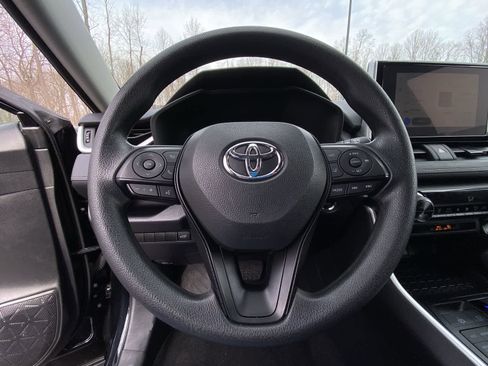 Used 2025 Toyota RAV4 XLE w/ Convenience Package image 29