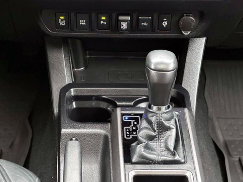 Used 2021 Toyota Tacoma TRD Sport w/ TRD Premium Sport Package AWD/4WD image 19
