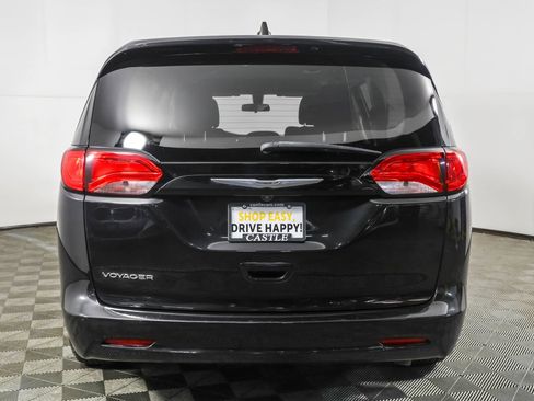 Used 2022 Chrysler Voyager LX image 16
