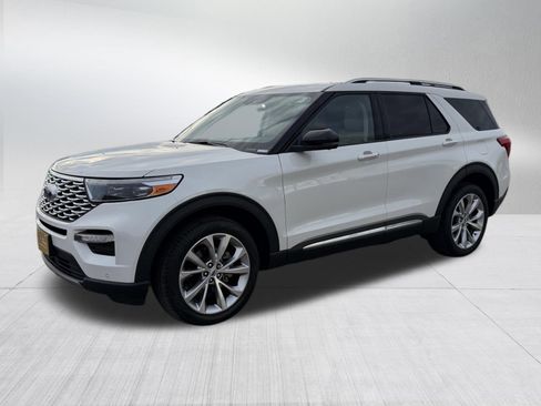 Certified 2023 Ford Explorer Platinum w/ Technology Package AWD/4WD image 4