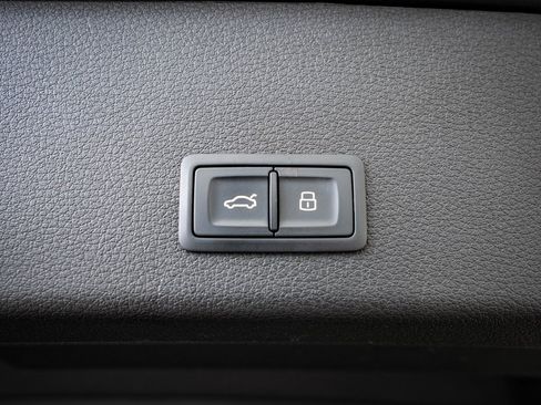 Used 2021 Audi e-tron Premium Plus w/ Premium Plus Package image 21