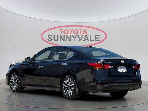 Used 2024 Nissan Altima 2.5 SV FWD image 7
