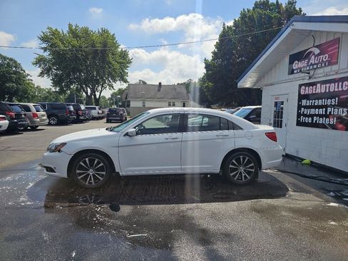 Used 2013 Chrysler 200 Touring w/ S Exterior Appearance Pkg FWD image 6