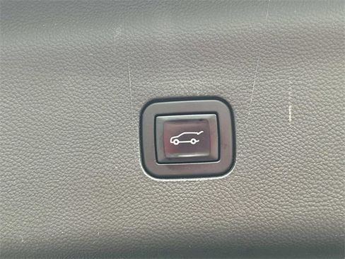 Used 2021 Buick Enclave Avenir w/ Avenir Technology Package image 9