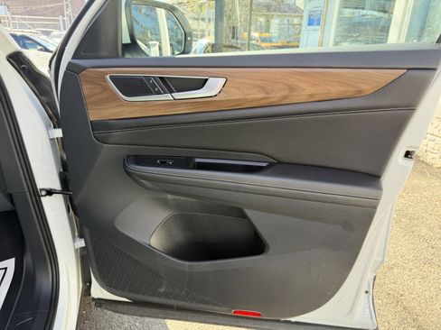 Used 2024 Volkswagen Atlas SE AWD/4WD image 46