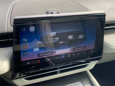 New 2026 Lincoln Nautilus Premier image 23