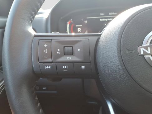 Used 2024 Nissan Rogue SL AWD/4WD image 23