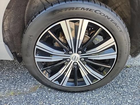 Certified 2023 Volvo XC60 B5 Plus w/ Climate Package AWD/4WD image 10