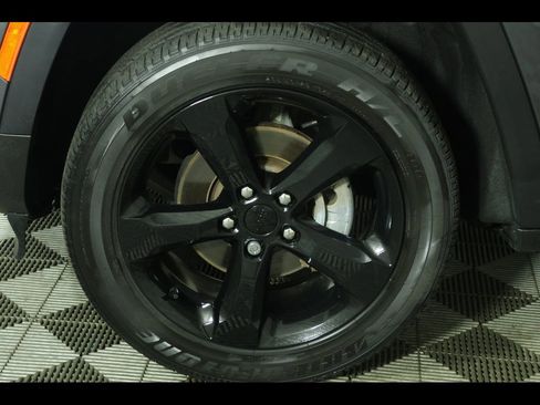 Used 2023 Jeep Grand Cherokee Altitude AWD/4WD image 14
