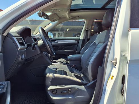 Used 2021 Volkswagen Atlas SEL Premium image 12