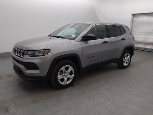 Used 2023 Jeep Compass Sport AWD/4WD image 2