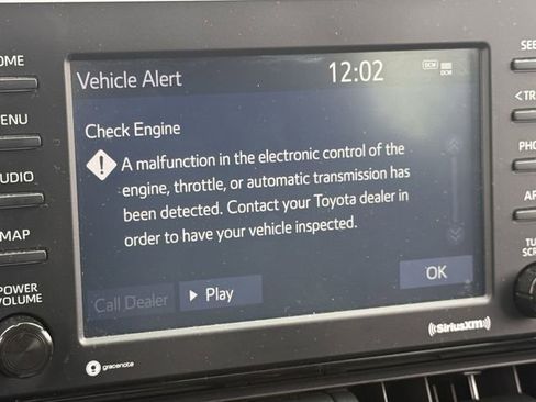 Used 2021 Toyota RAV4 LE AWD/4WD image 19