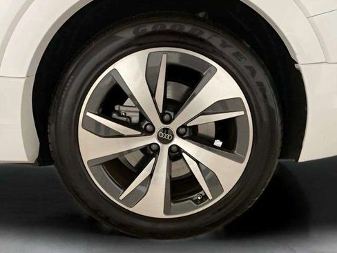Used 2024 Audi Q8 e-tron Premium Plus w/ Premium Plus Package AWD/4WD image 30