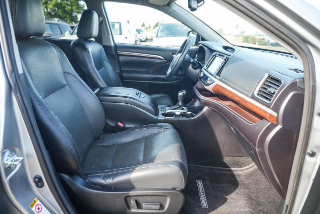 Used 2016 Toyota Highlander Limited AWD/4WD image 19