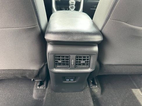 Used 2022 Toyota RAV4 XLE AWD/4WD image 22