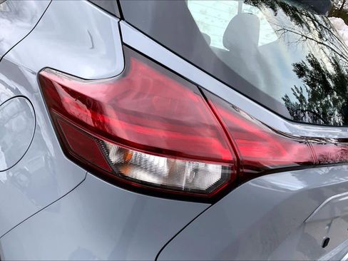 Used 2021 Nissan Kicks SV image 27