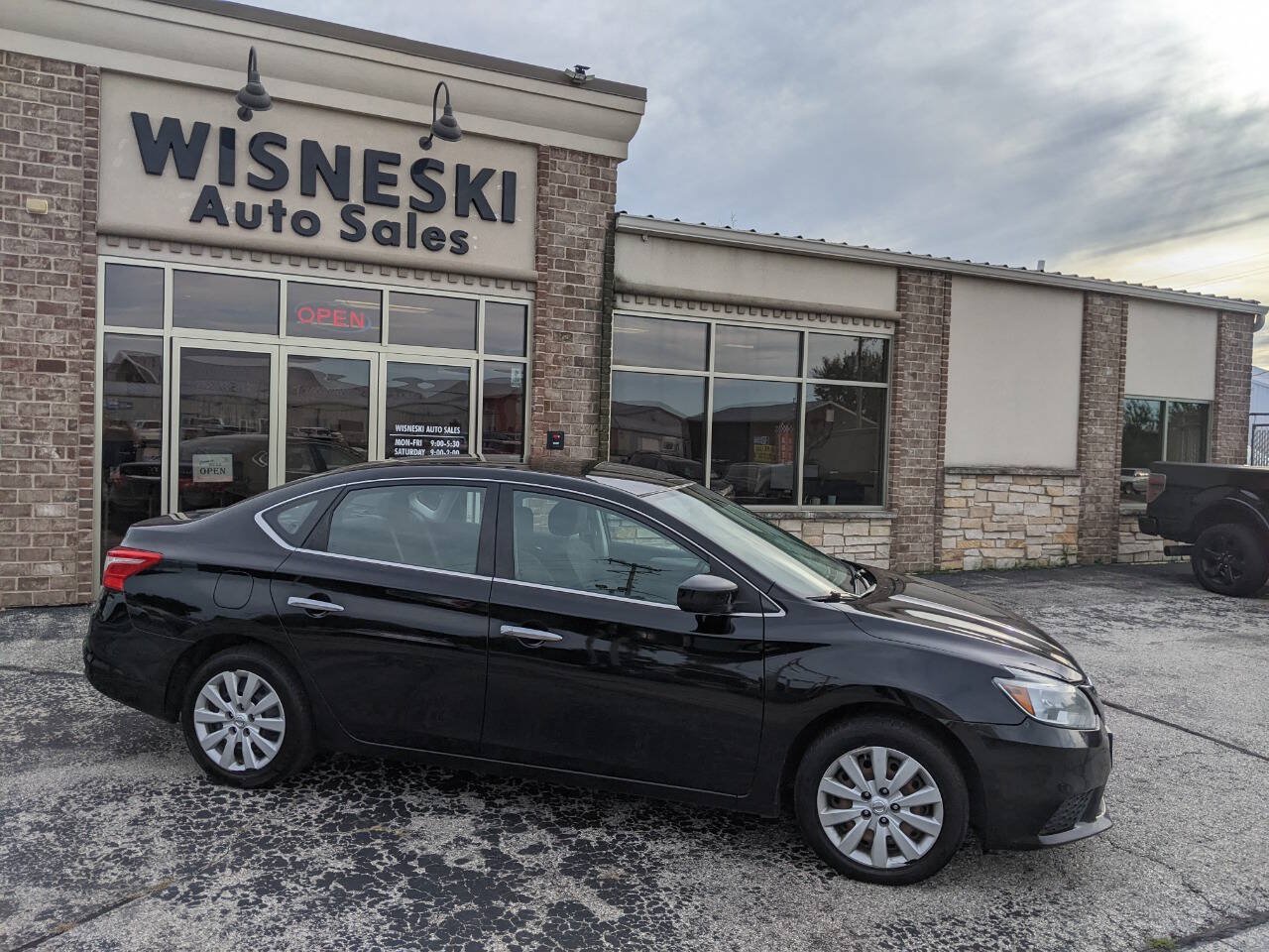 Used 2016 Nissan Sentra S FWD image 2