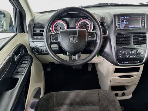 Used 2018 Dodge Grand Caravan SE w/ UConnect Hands-Free Group FWD image 15