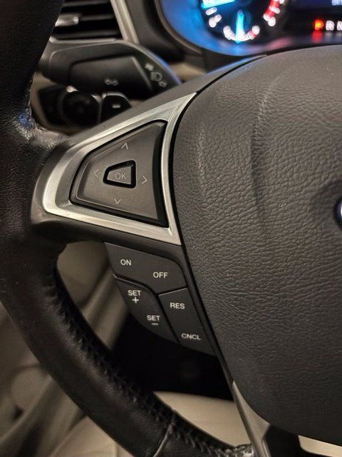 Used 2017 Ford Fusion SE FWD image 16
