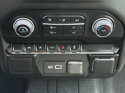 Used 2022 Chevrolet Silverado 1500 Custom AWD/4WD image 28