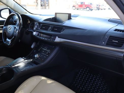 Used 2015 Lexus CT 200h w/ Navigation Package FWD image 17