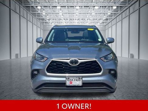 Used 2020 Toyota Highlander XLE AWD/4WD image 2