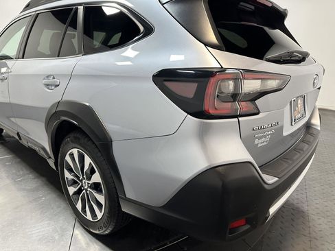 Used 2023 Subaru Outback Limited AWD/4WD image 10