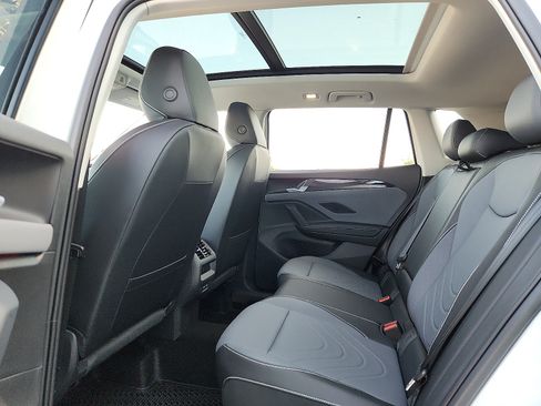 New 2026 Volkswagen Tiguan SE FWD image 12