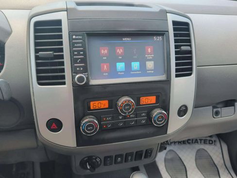 Used 2020 Nissan Frontier SV AWD/4WD image 14