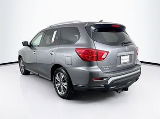 Used 2019 Nissan Pathfinder SL video 2