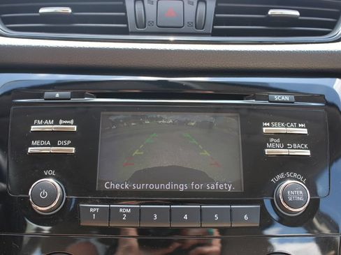 Used 2017 Nissan Rogue S FWD image 46
