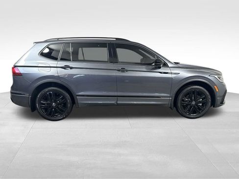 Used 2022 Volkswagen Tiguan SE R-Line AWD/4WD image 12