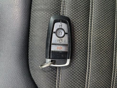 Used 2018 Ford Fusion SE w/ Equipment Group 201A FWD image 32