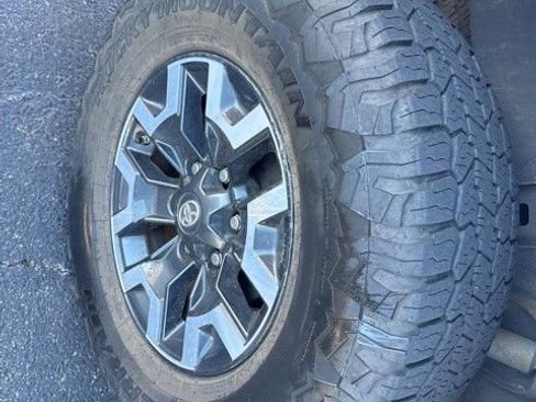 Used 2020 Toyota Tacoma TRD Off-Road image 21