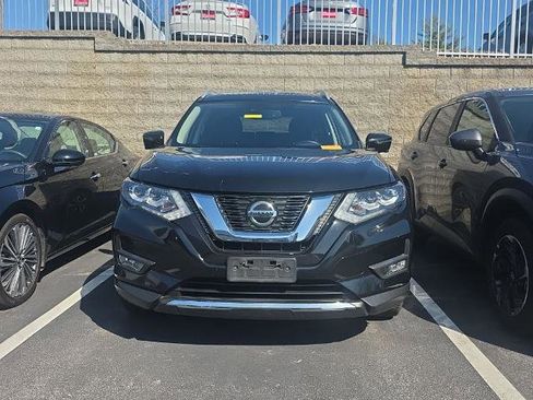 Used 2018 Nissan Rogue SL w/ Premium Package image 2