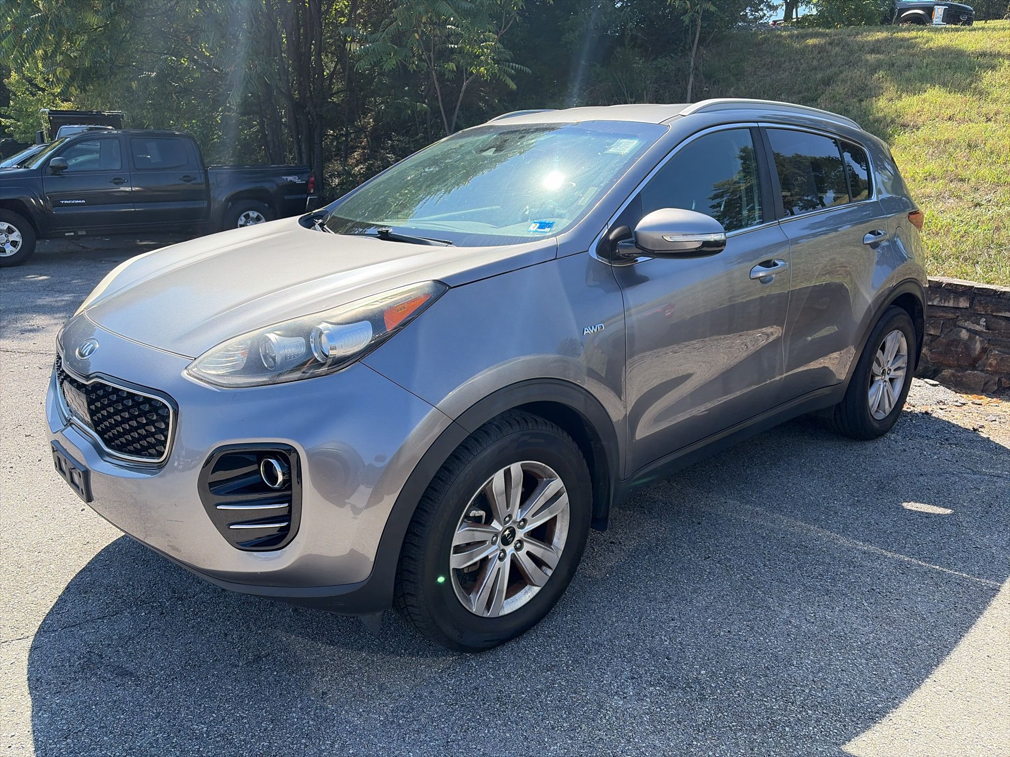 Used 2018 Kia Sportage LX w/ LX Technology Package AWD/4WD image 2