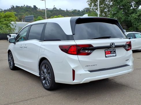 New 2026 Honda Odyssey Touring image 7