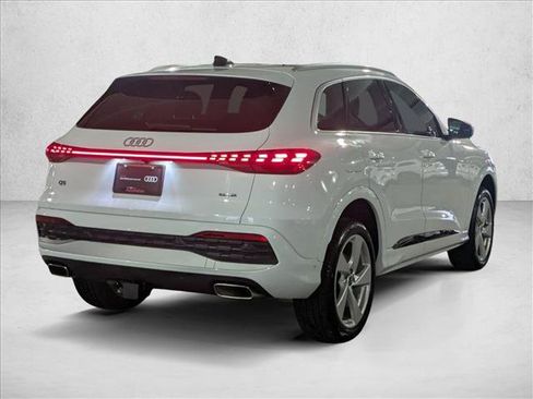 Used 2025 Audi Q5 Premium Plus w/ Premium Plus AWD/4WD image 5