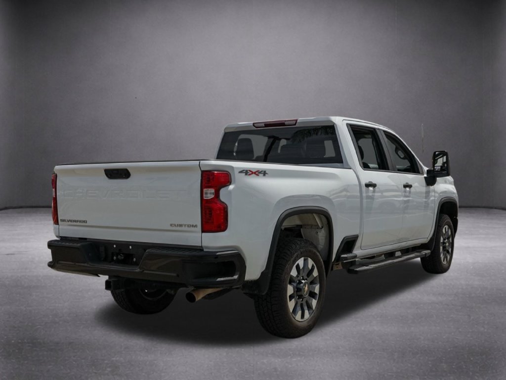Used 2022 Chevrolet Silverado 2500 Custom w/ Custom Value Package AWD/4WD image 4