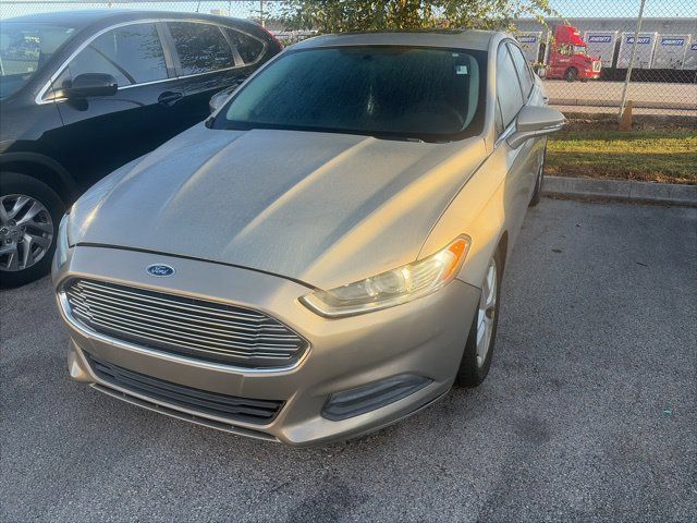 Used 2015 Ford Fusion SE FWD image 1
