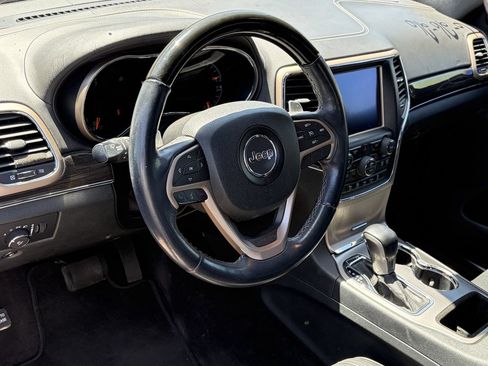 Used 2017 Jeep Grand Cherokee Overland RWD image 10