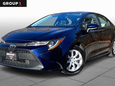 Certified 2022 Toyota Corolla LE image 1