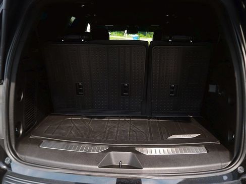 Used 2023 Chevrolet Tahoe Z71 w/ Luxury Package AWD/4WD image 18